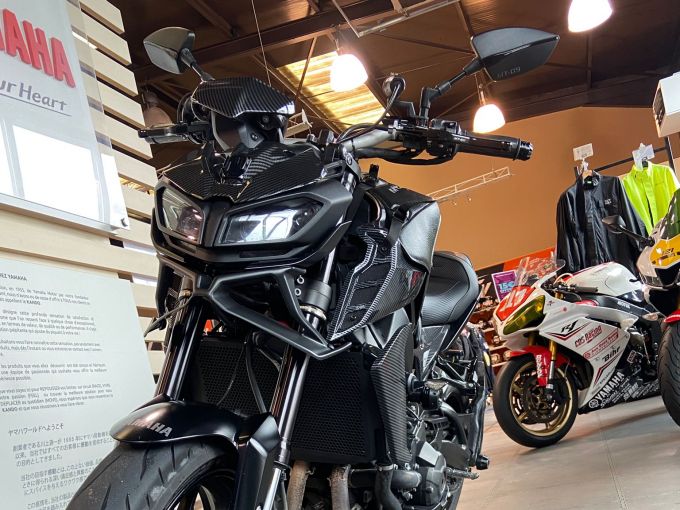 YAMAHA MT-09 4