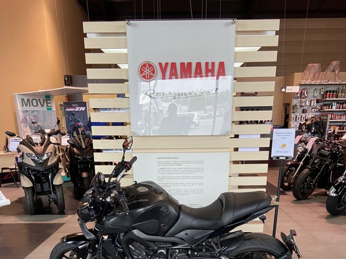 YAMAHA MT-09 4