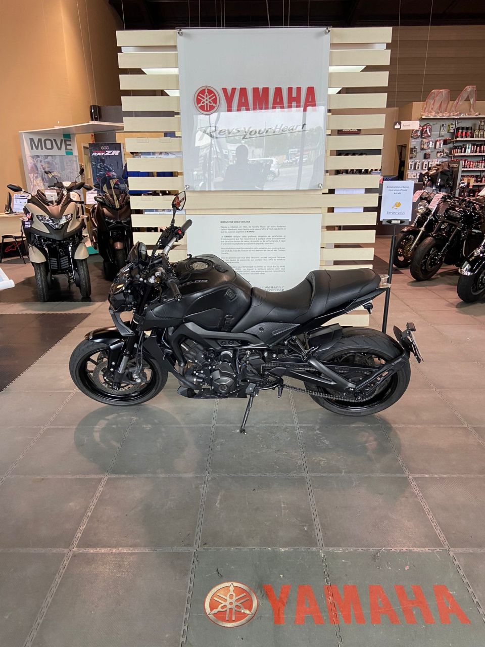 YAMAHA MT-09 4