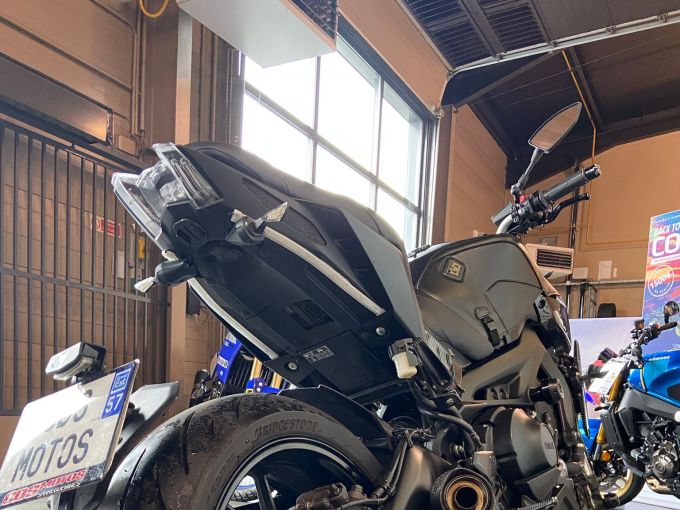 YAMAHA MT-09 4