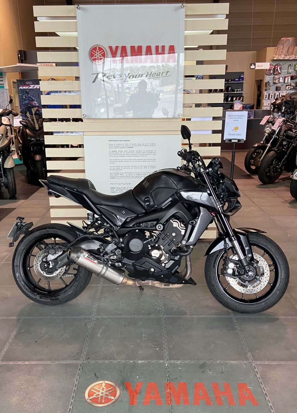 YAMAHA MT-09 4