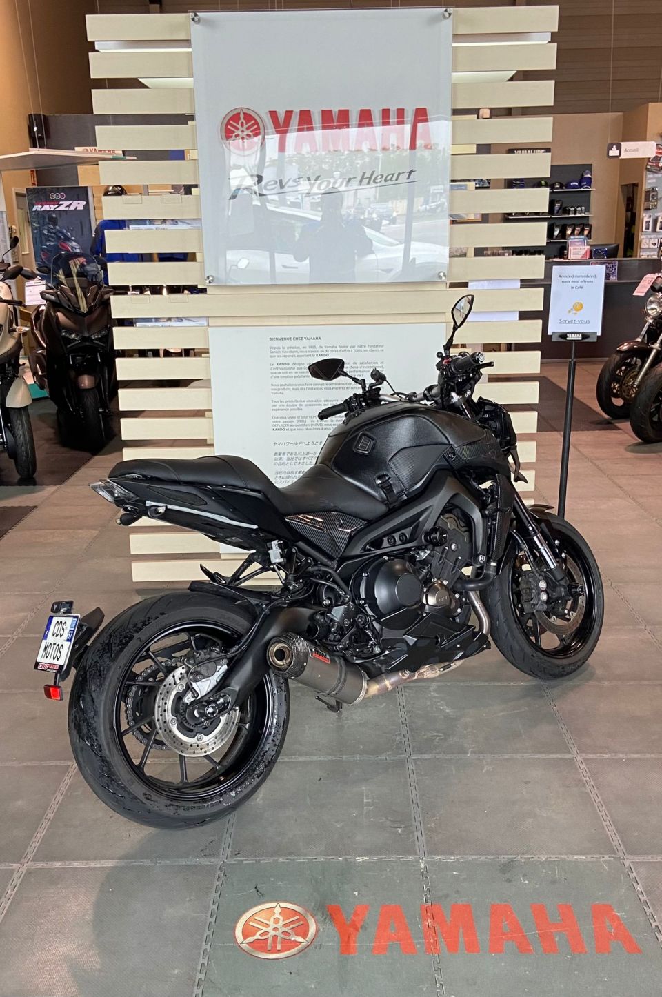 YAMAHA MT-09 4