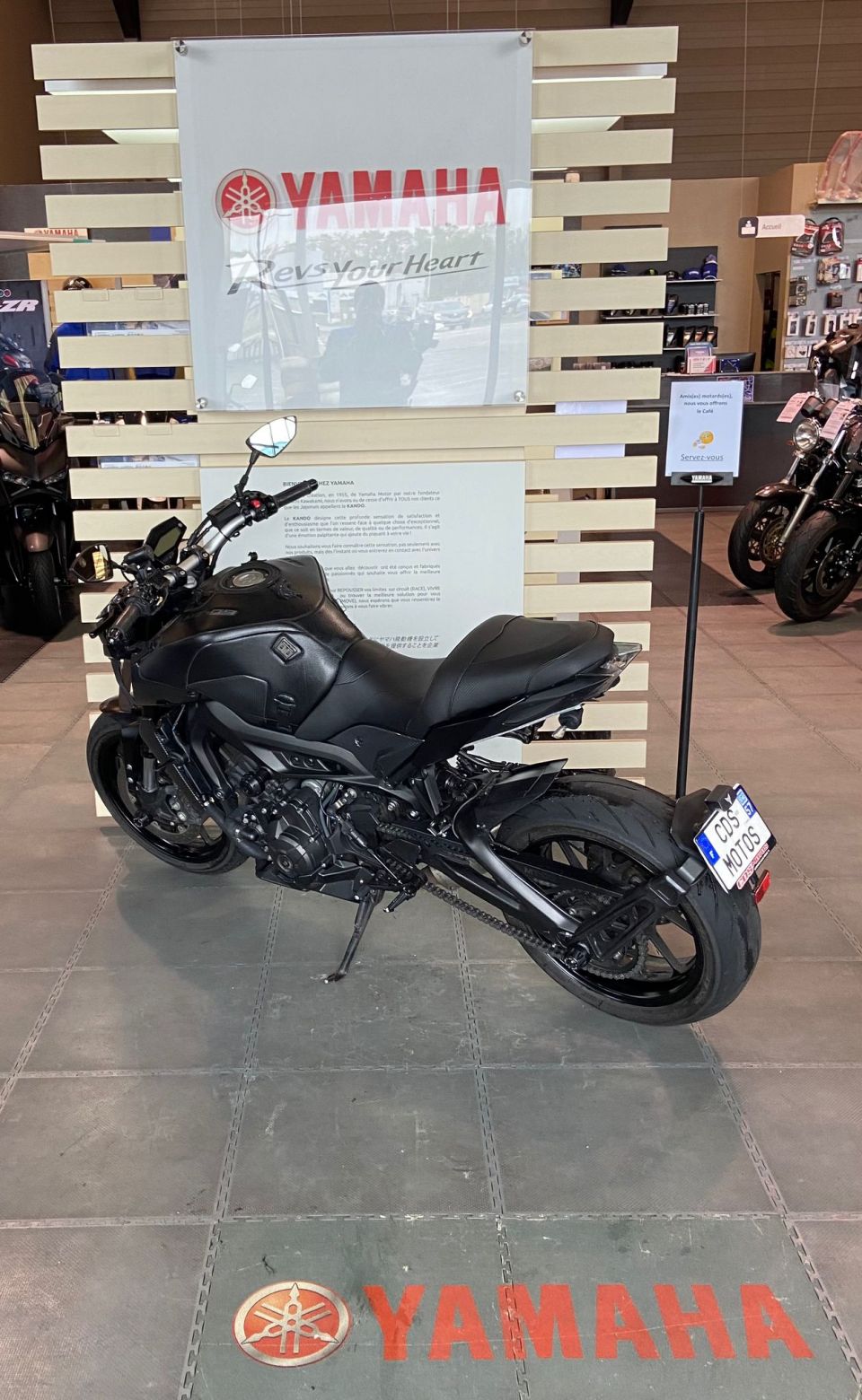YAMAHA MT-09 4