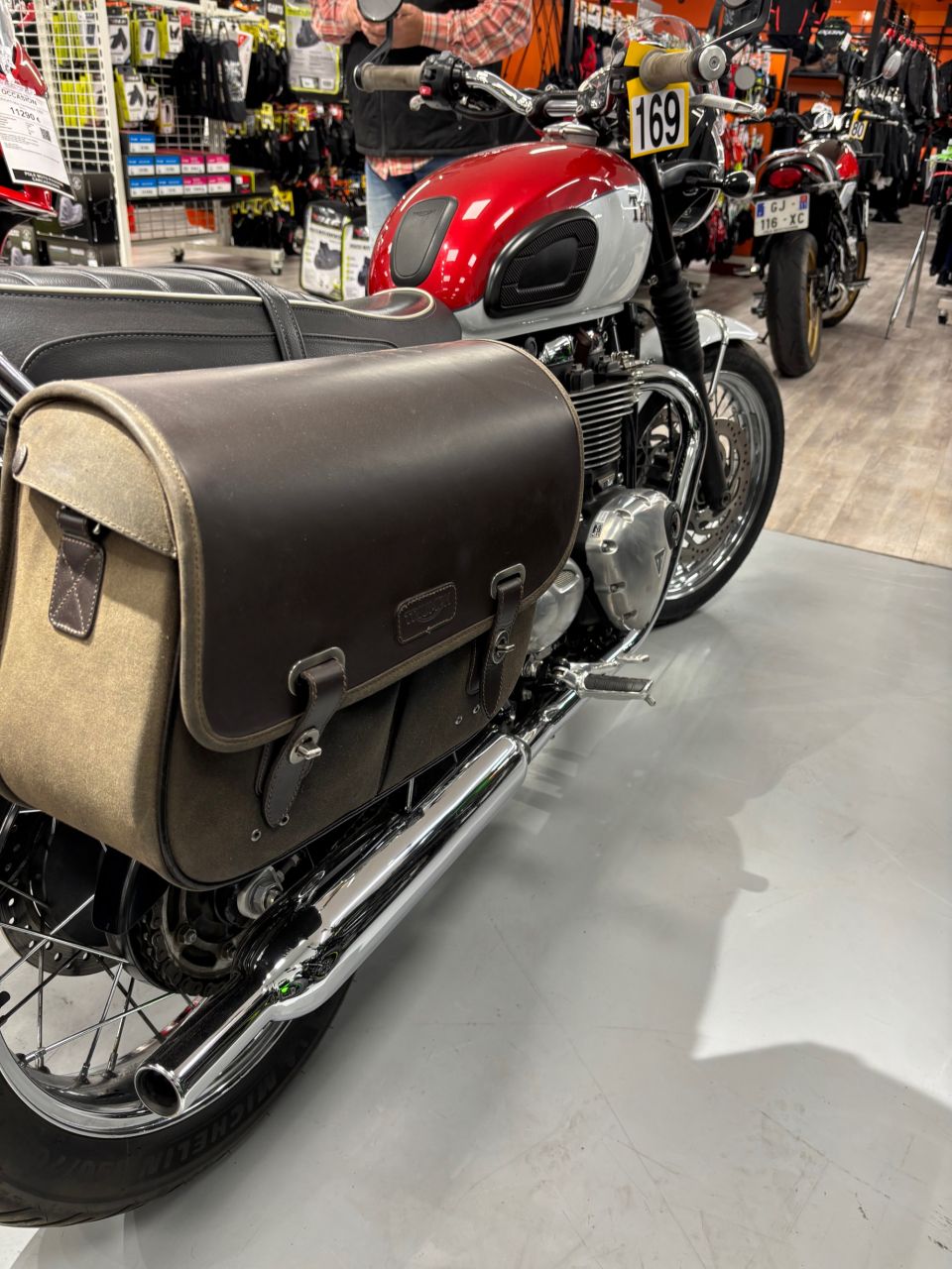 TRIUMPH BONNEVILLE T120 4