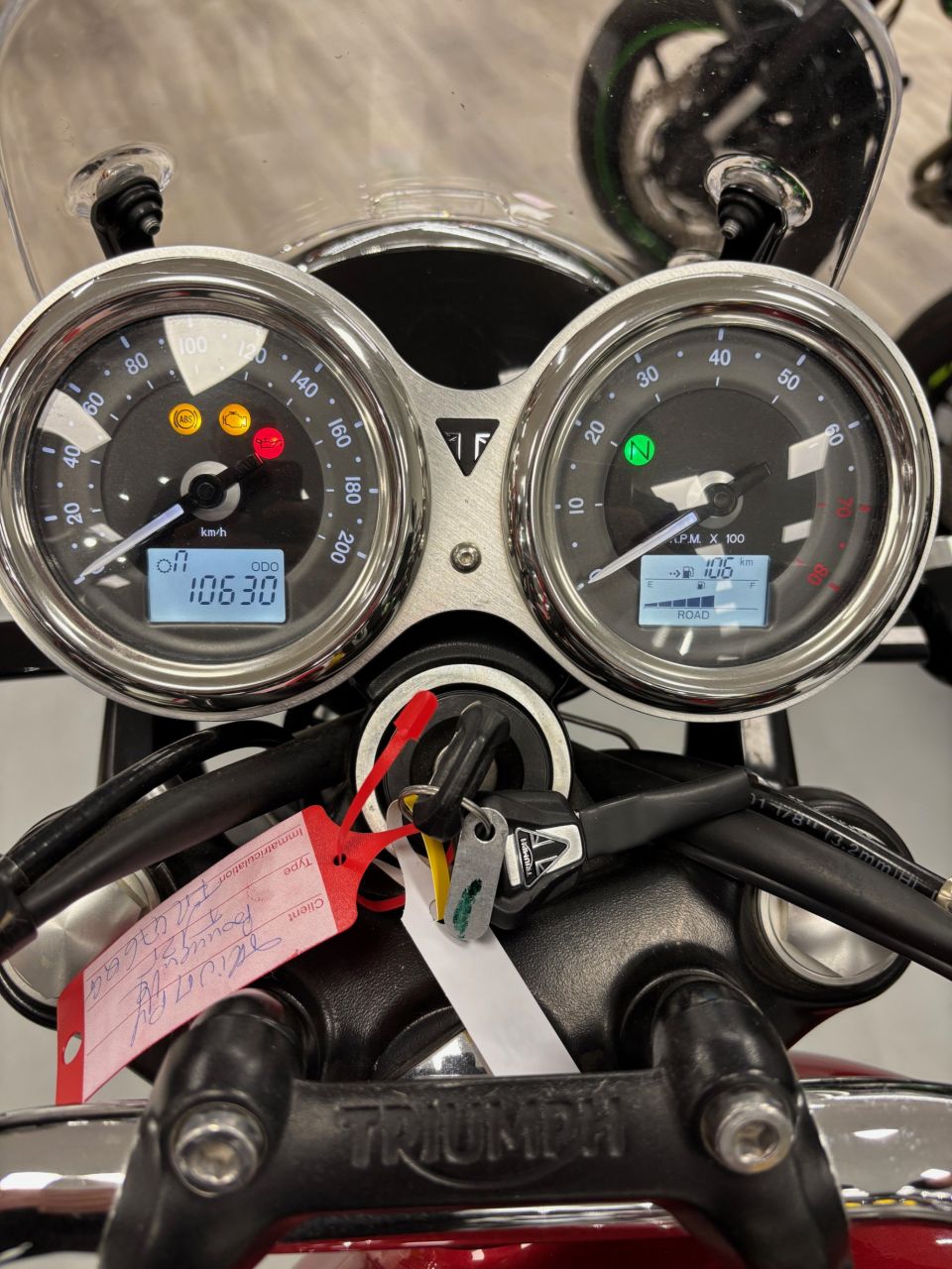 TRIUMPH BONNEVILLE T120 4