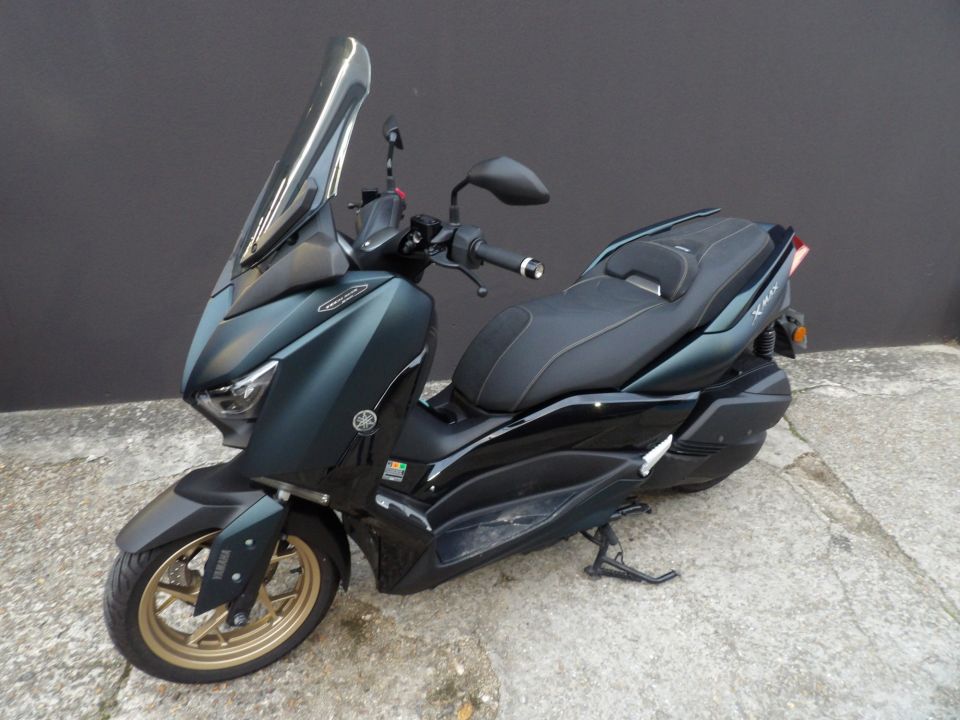 YAMAHA XMAX 300 Tech Max 4