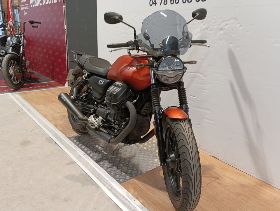 MOTO GUZZI V7 STONE 4