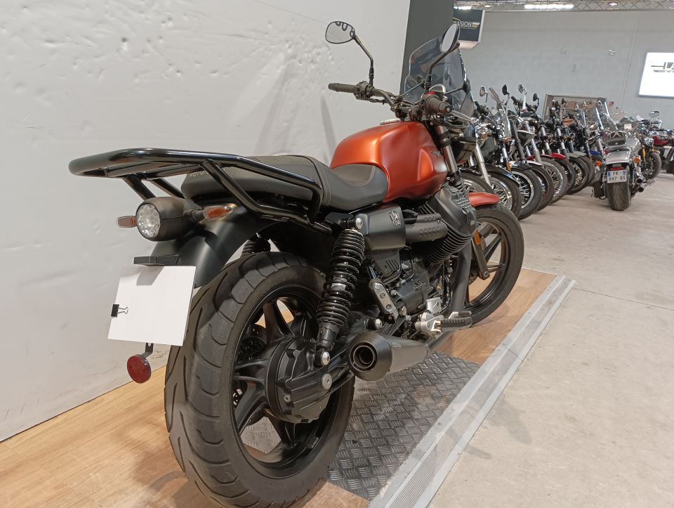 MOTO GUZZI V7 STONE 4