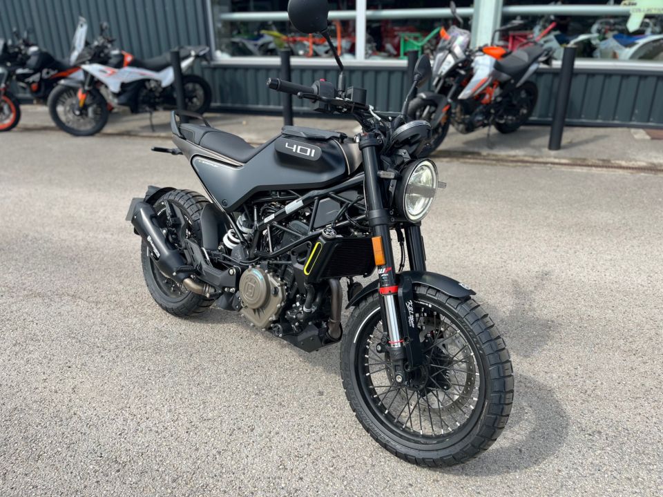 HUSQVARNA SVARTPILEN 401 4