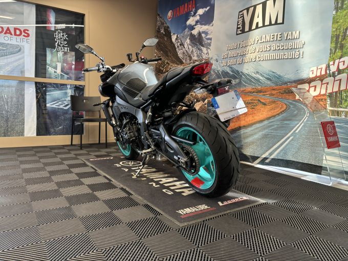 YAMAHA MT-10 4