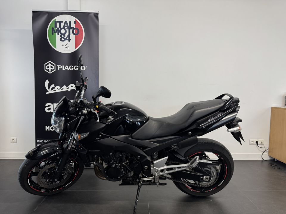 SUZUKI GSR 600 4