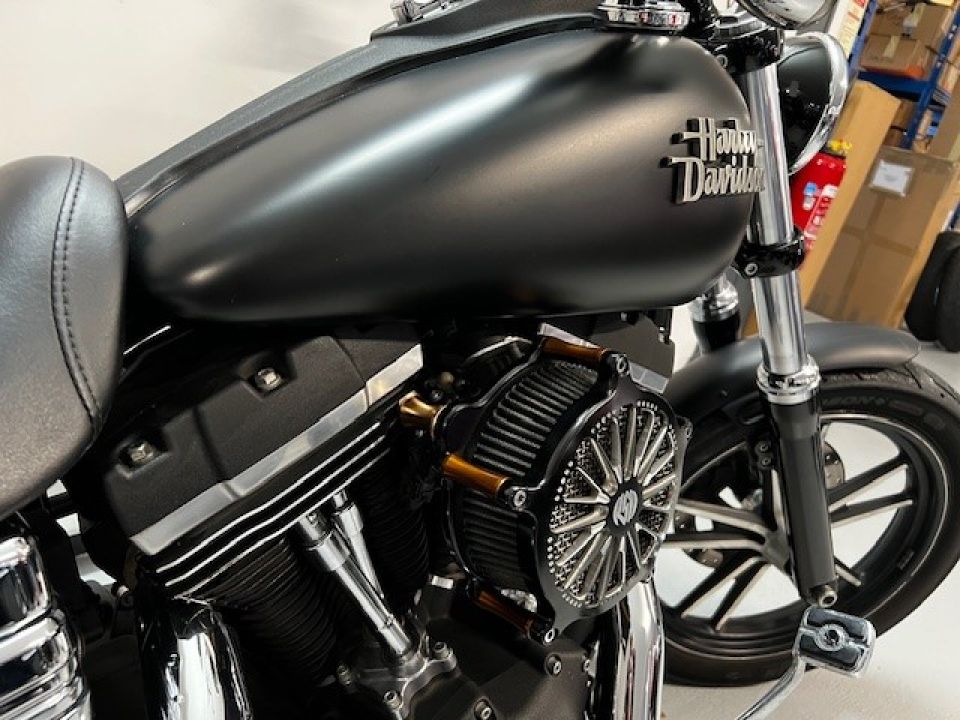 HARLEY-DAVIDSON DYNA STREET BOB 1690 4