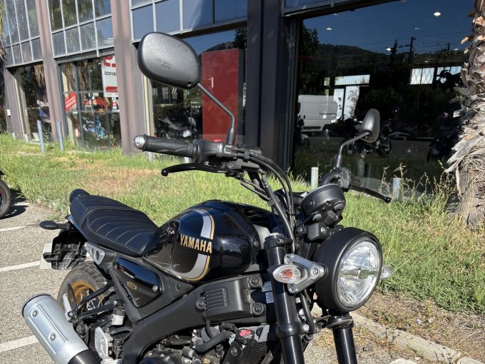 YAMAHA XSR 125 Legacy 4