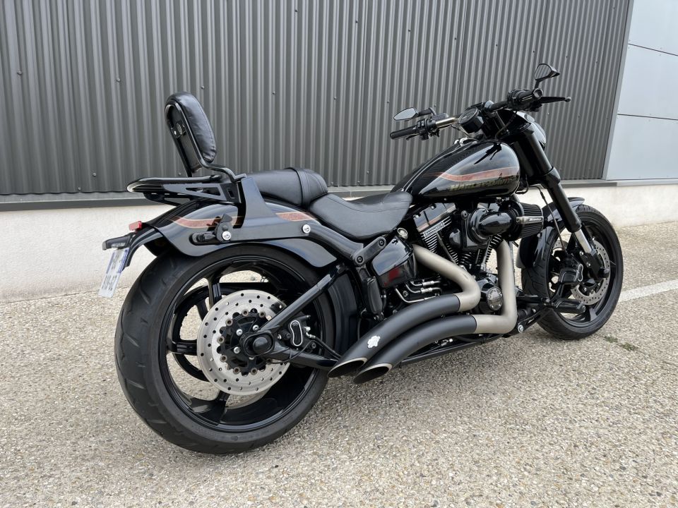 HARLEY-DAVIDSON SOFTAIL BREAKOUT 1800 CVO 4