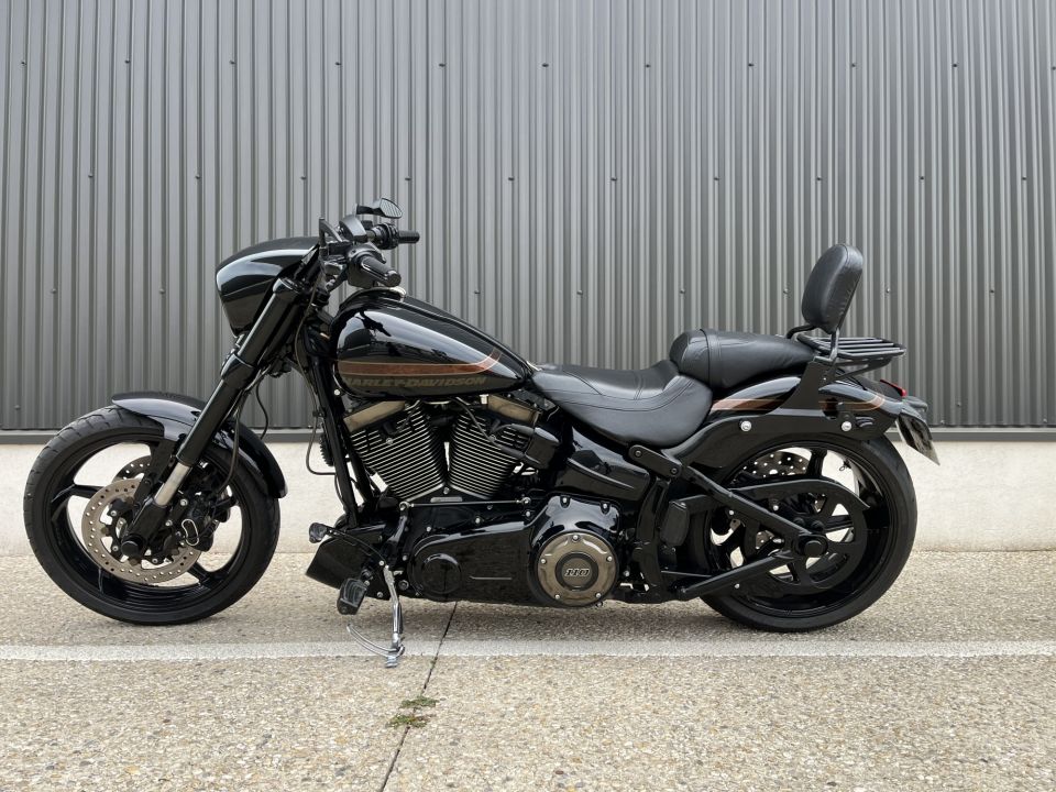 HARLEY-DAVIDSON SOFTAIL BREAKOUT 1800 CVO 4
