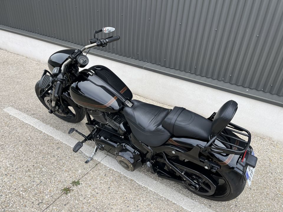 HARLEY-DAVIDSON SOFTAIL BREAKOUT 1800 CVO 4