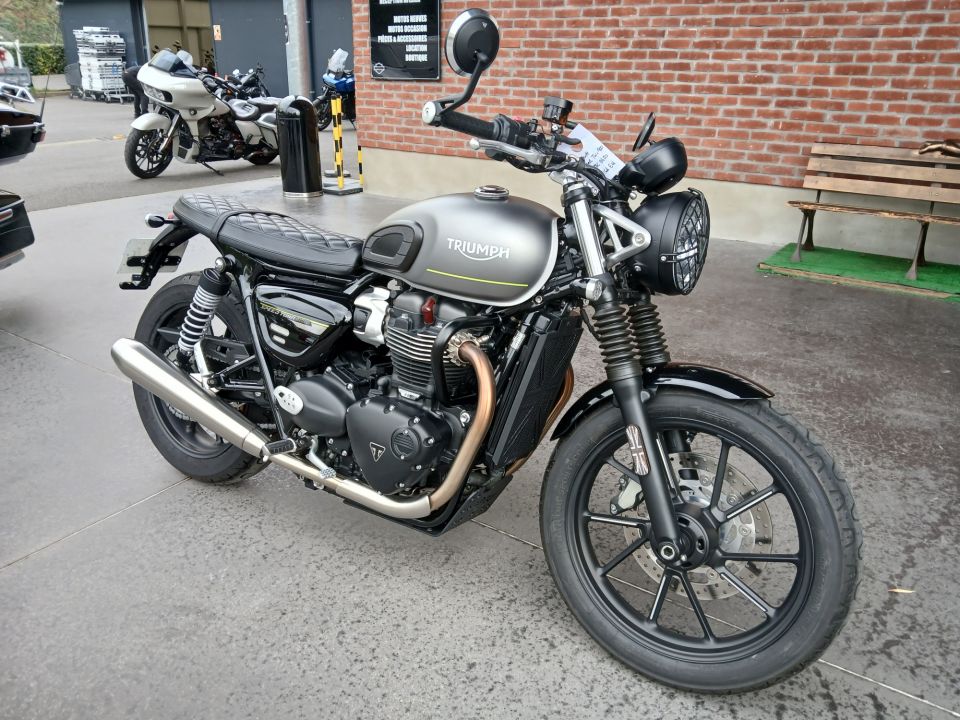 TRIUMPH SPEED TWIN 900 4