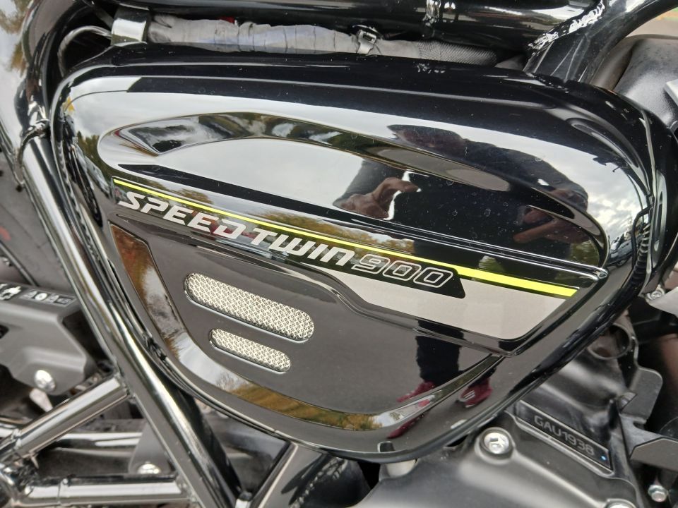 TRIUMPH SPEED TWIN 900 4