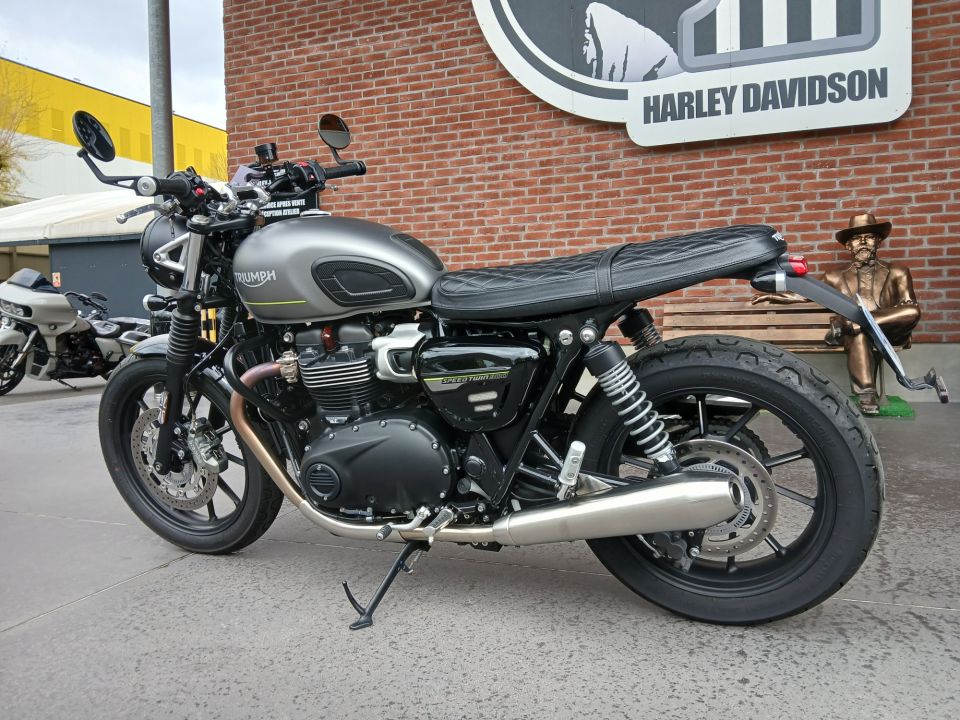 TRIUMPH SPEED TWIN 900 4