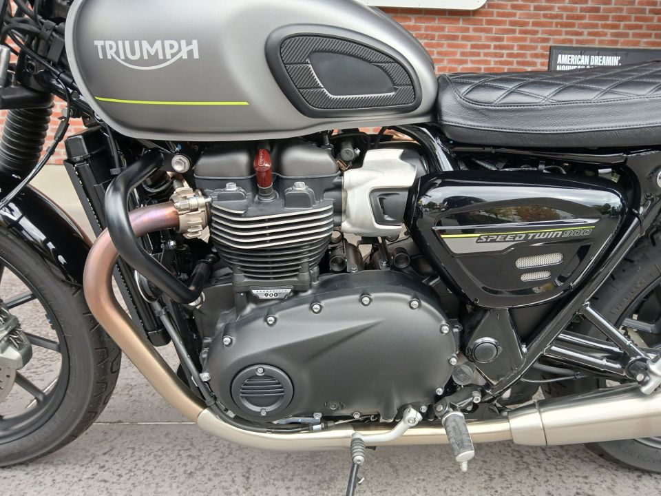 TRIUMPH SPEED TWIN 900 4