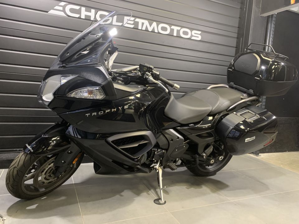 TRIUMPH TROPHY 1200 SE 4