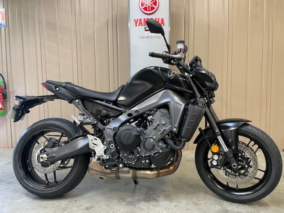 YAMAHA MT-09 4