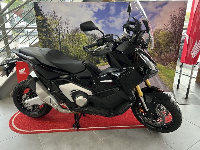 HONDA X-ADV 4