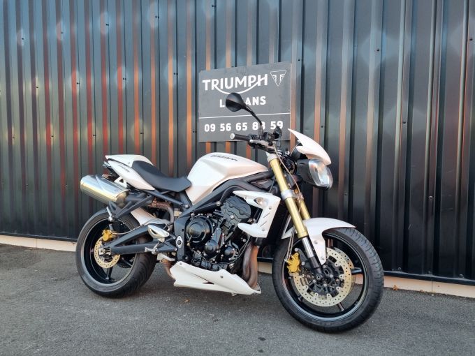 TRIUMPH STREET TRIPLE 675 4