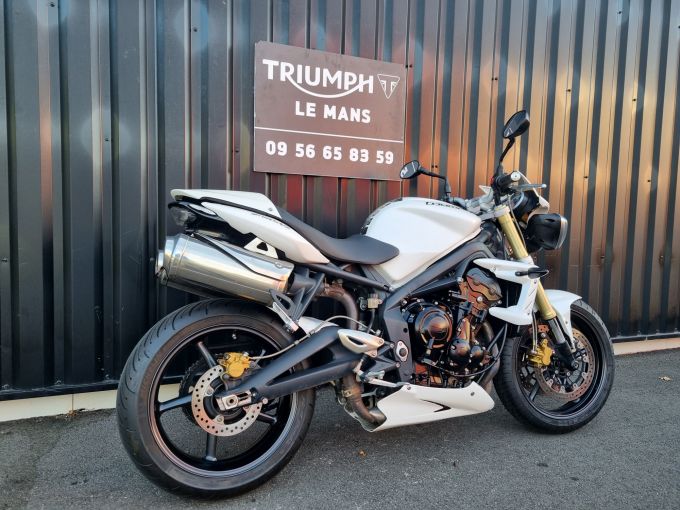 TRIUMPH STREET TRIPLE 675 4