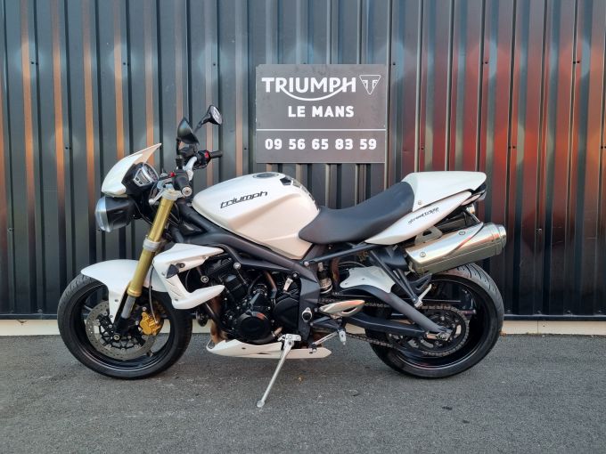 TRIUMPH STREET TRIPLE 675 4