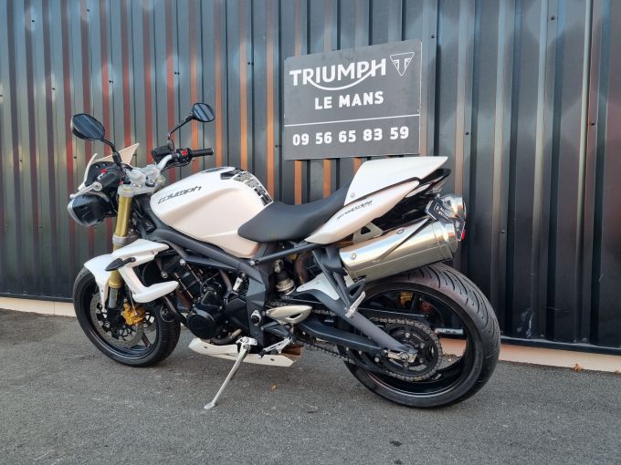 TRIUMPH STREET TRIPLE 675 4