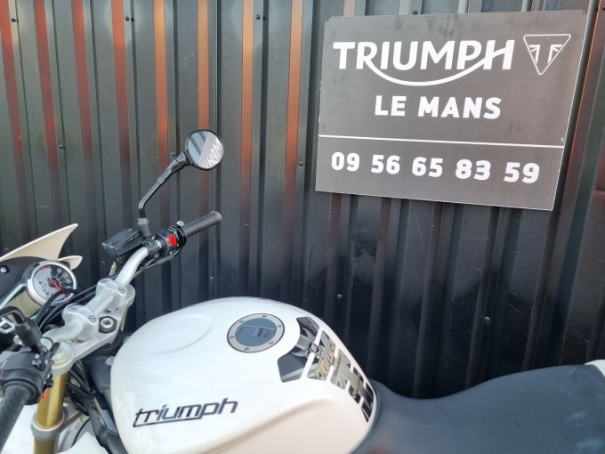 TRIUMPH STREET TRIPLE 675 4