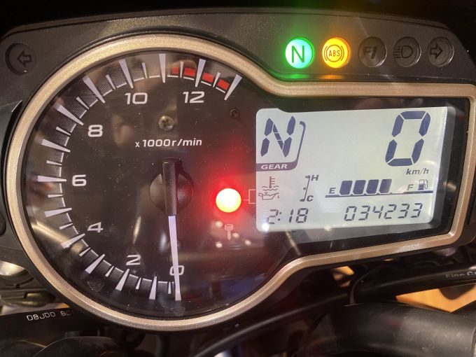SUZUKI GSR 750A 4