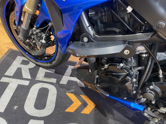 SUZUKI GSR 750A 4