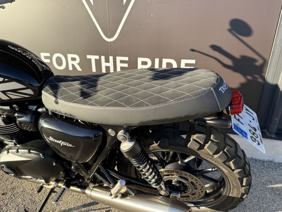 TRIUMPH STREET TWIN  900 4