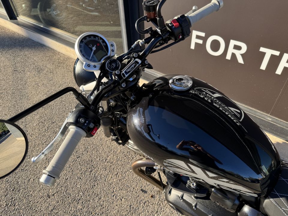 TRIUMPH STREET TWIN  900 4