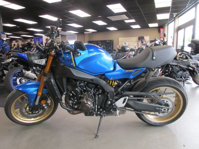 YAMAHA XSR 900 ABS 4