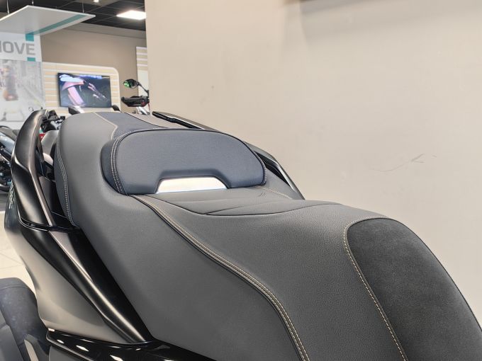 YAMAHA XMAX 125 TECH MAX 4