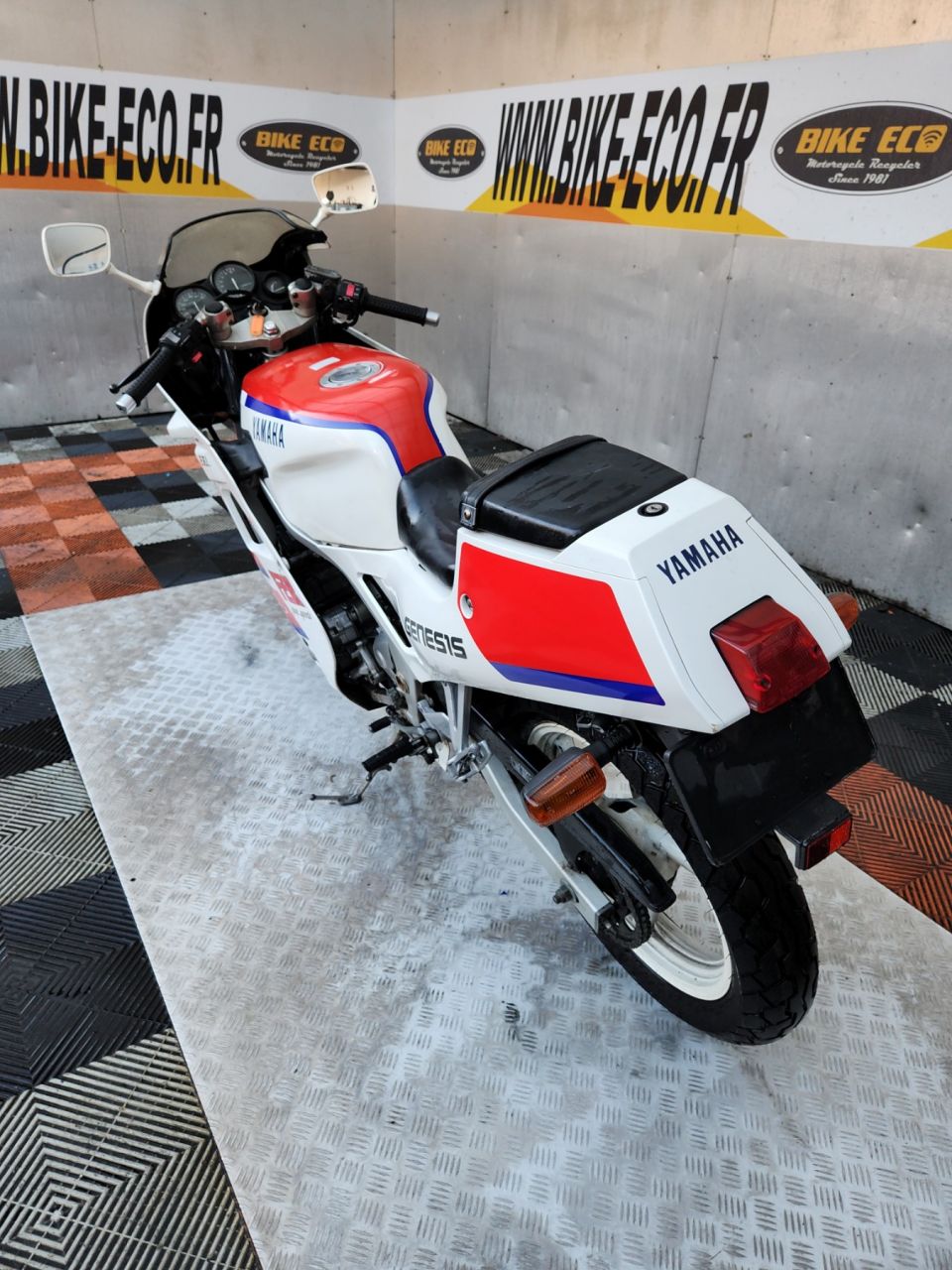 YAMAHA FZR 250 4