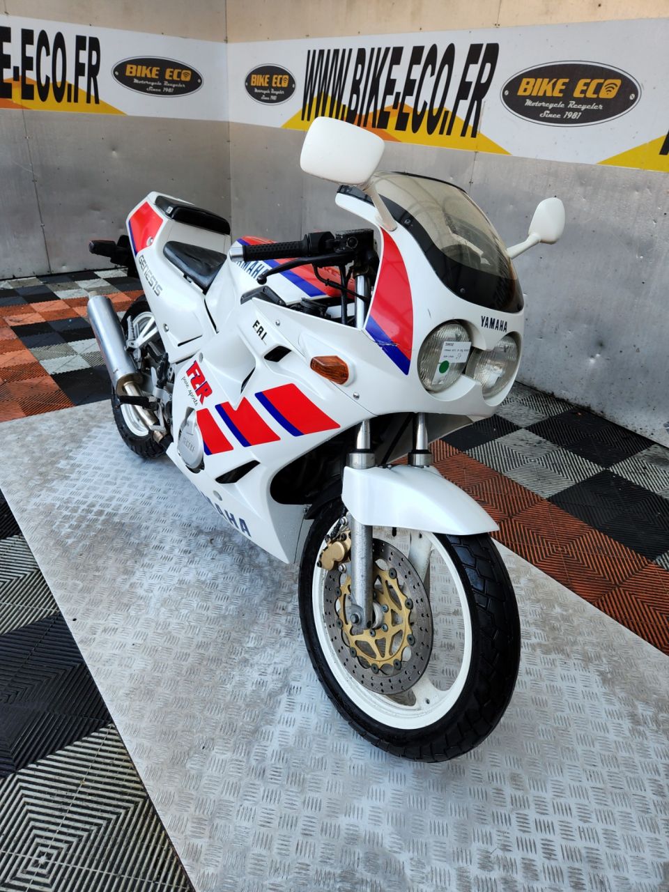 YAMAHA FZR 250 4