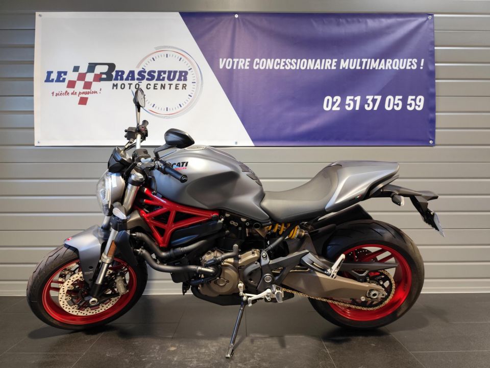 DUCATI MONSTER 821 4