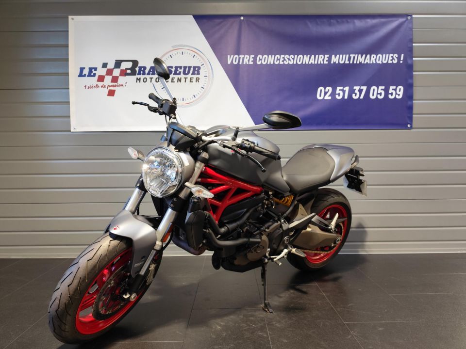 DUCATI MONSTER 821 4