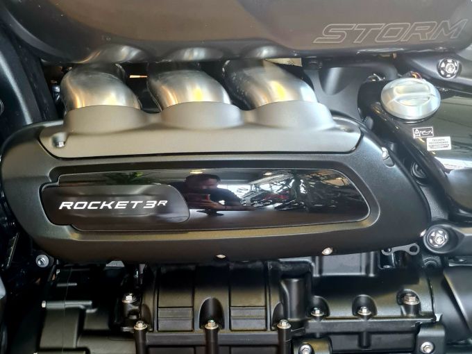 TRIUMPH ROCKET 3 R STORM 4