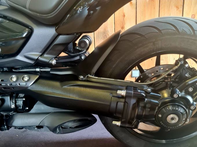 TRIUMPH ROCKET 3 R STORM 4