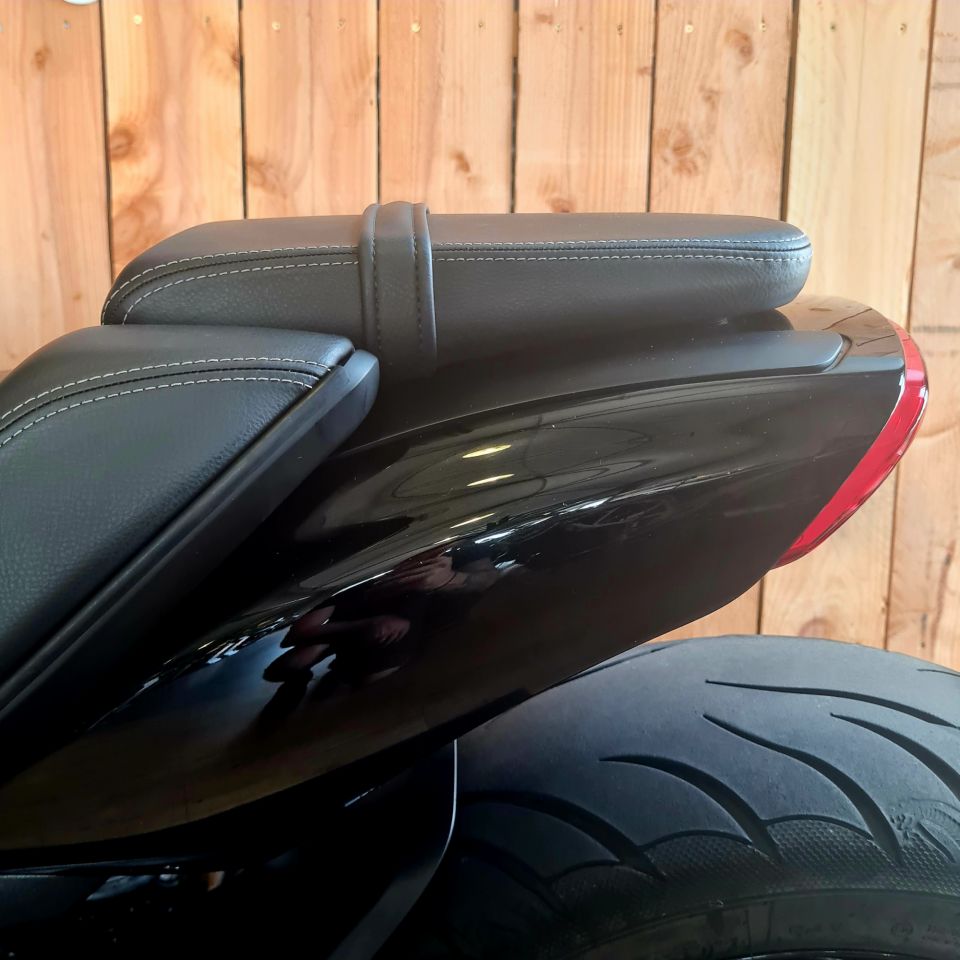 TRIUMPH ROCKET 3 R STORM 4