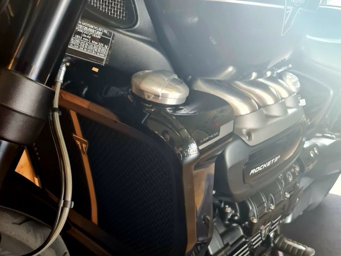 TRIUMPH ROCKET 3 R STORM 4