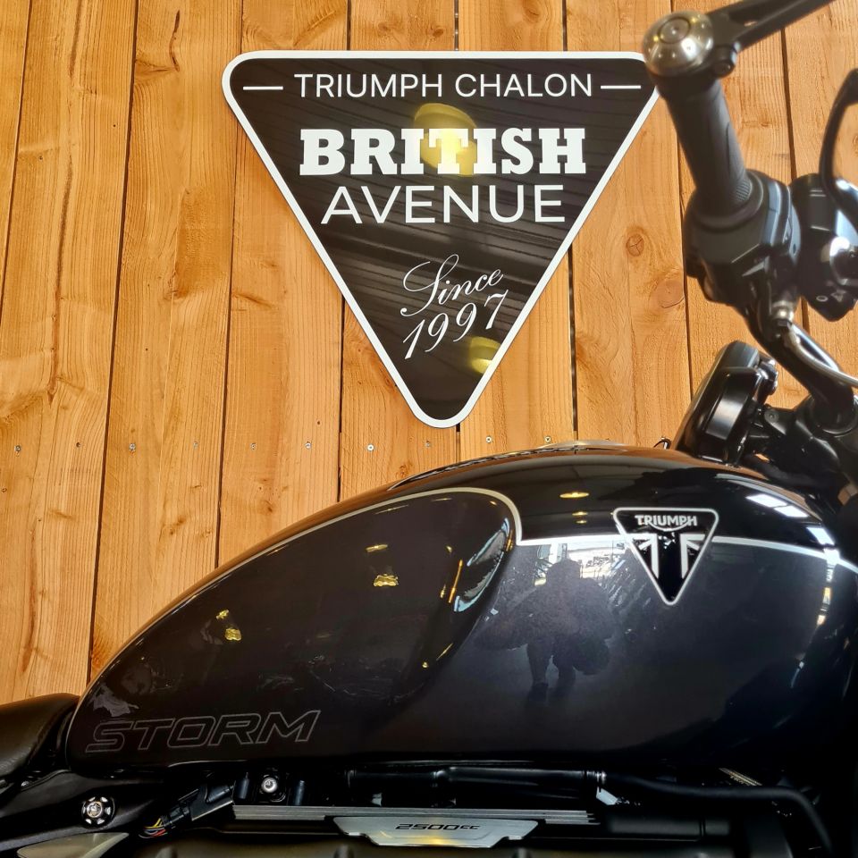 TRIUMPH ROCKET 3 R STORM 4