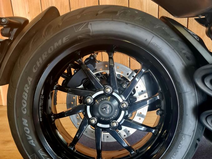 TRIUMPH ROCKET 3 R STORM 4