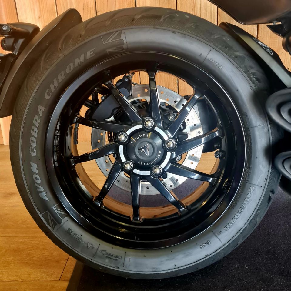 TRIUMPH ROCKET 3 R STORM 4