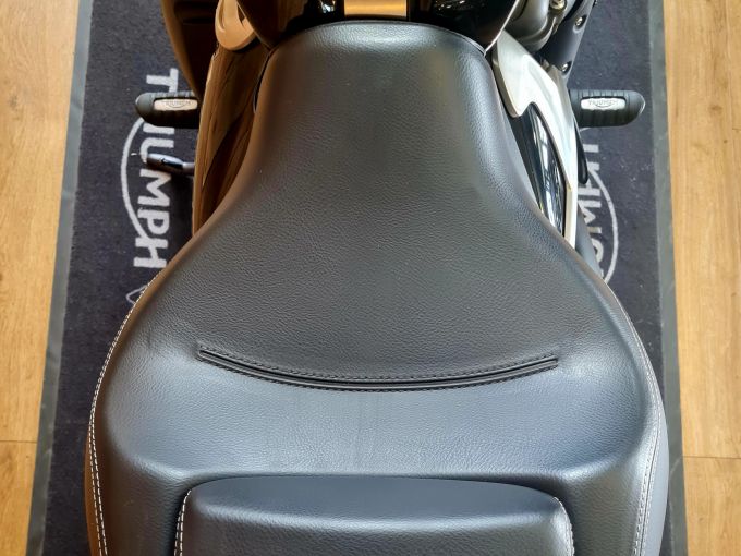 TRIUMPH ROCKET 3 R STORM 4